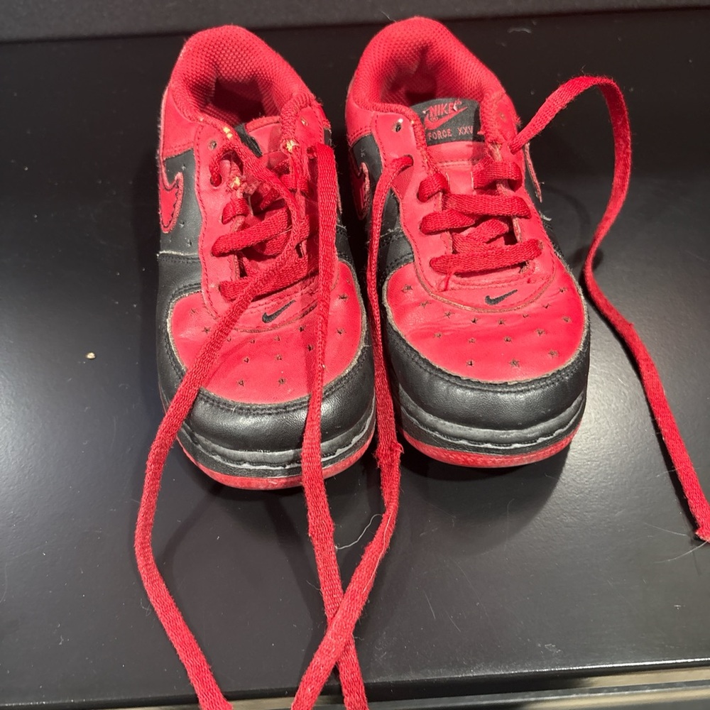 Nike Kids Dynamic Red and Black Sneakers